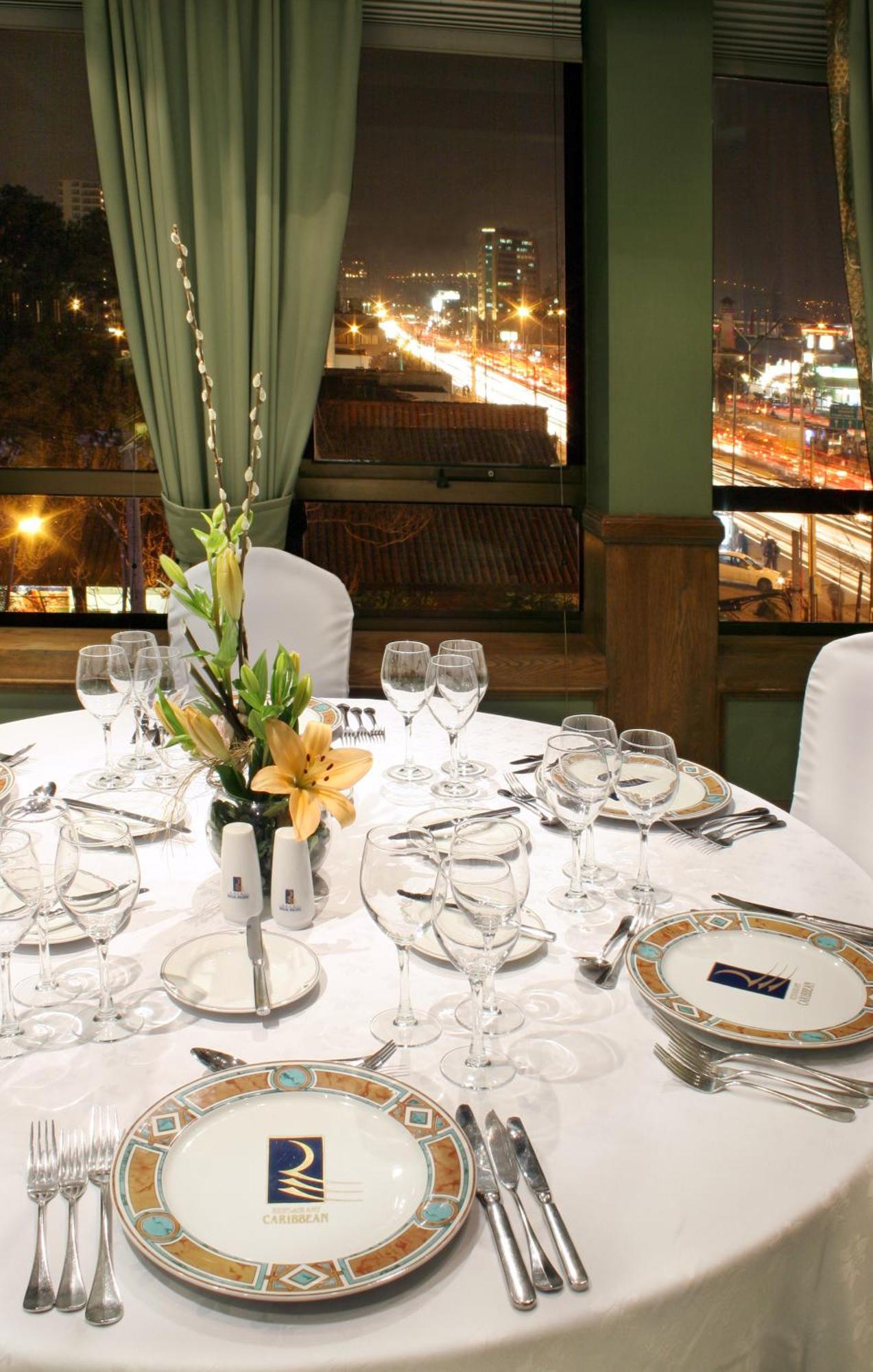 فندق ريغال باسيفيك سانتياغو المظهر الخارجي الصورة A table set for dinner