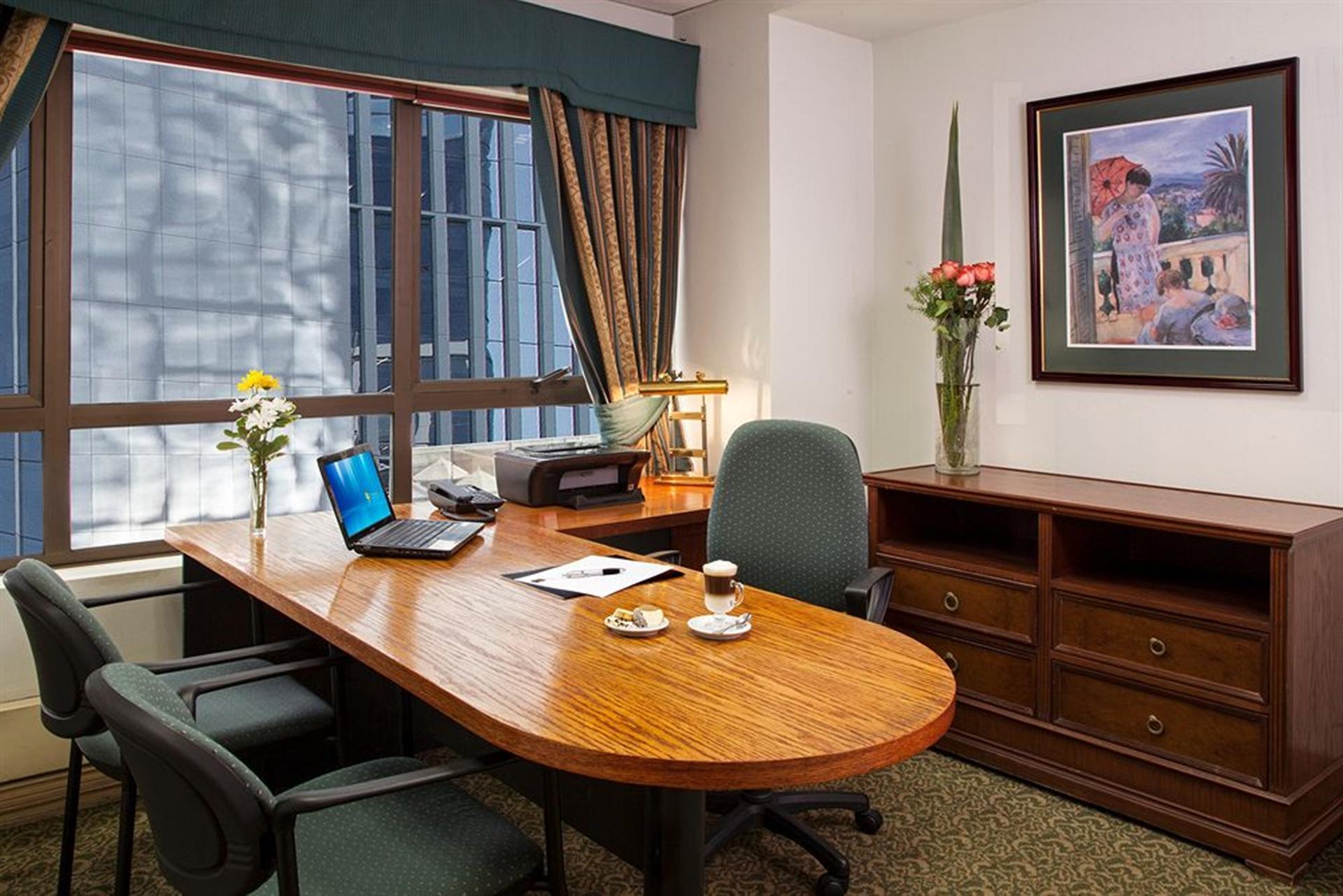 فندق ريغال باسيفيك سانتياغو المظهر الخارجي الصورة A typical office at the University of Arizona