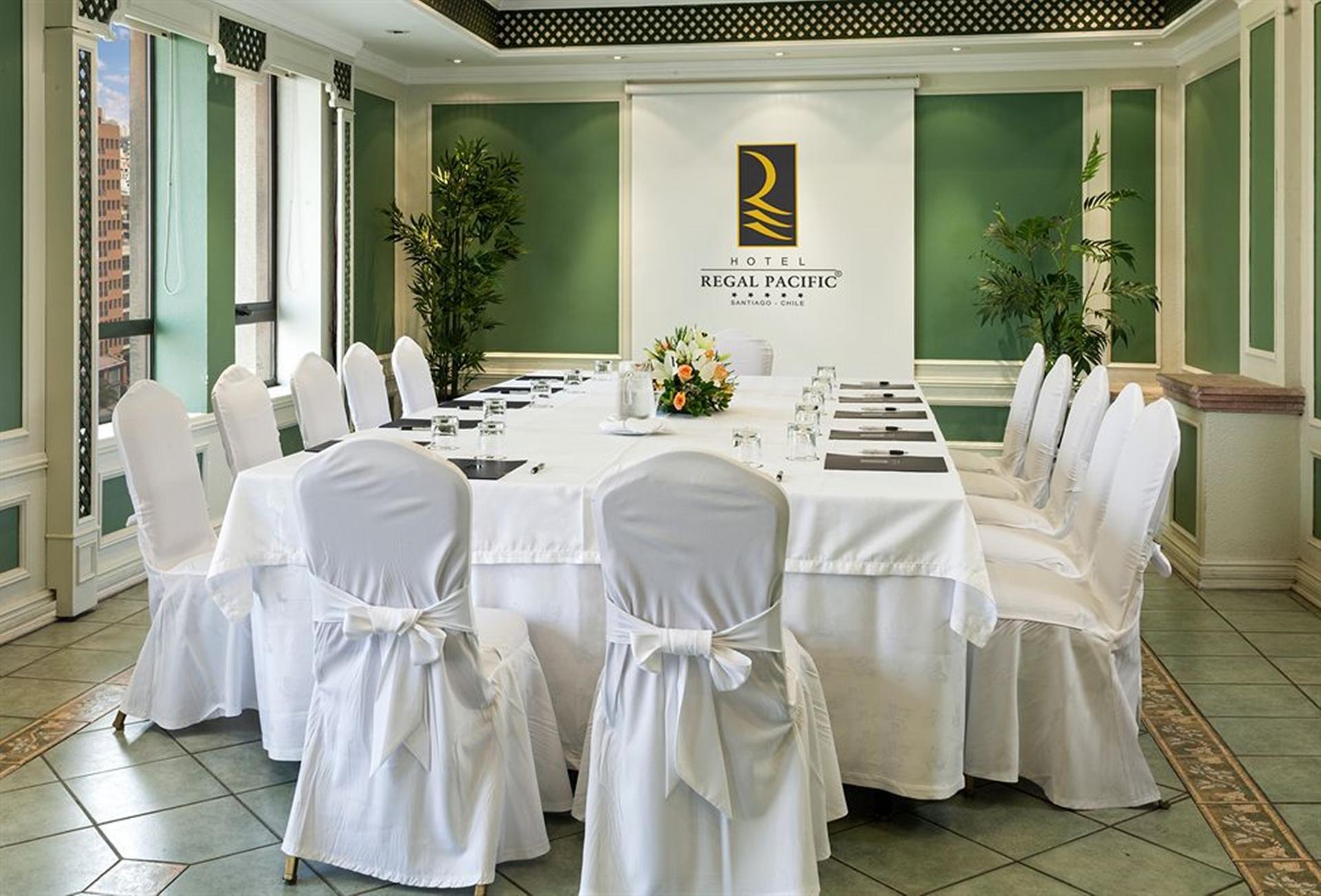 فندق ريغال باسيفيك سانتياغو المظهر الخارجي الصورة A meeting room at the Royal Pacific Hotel