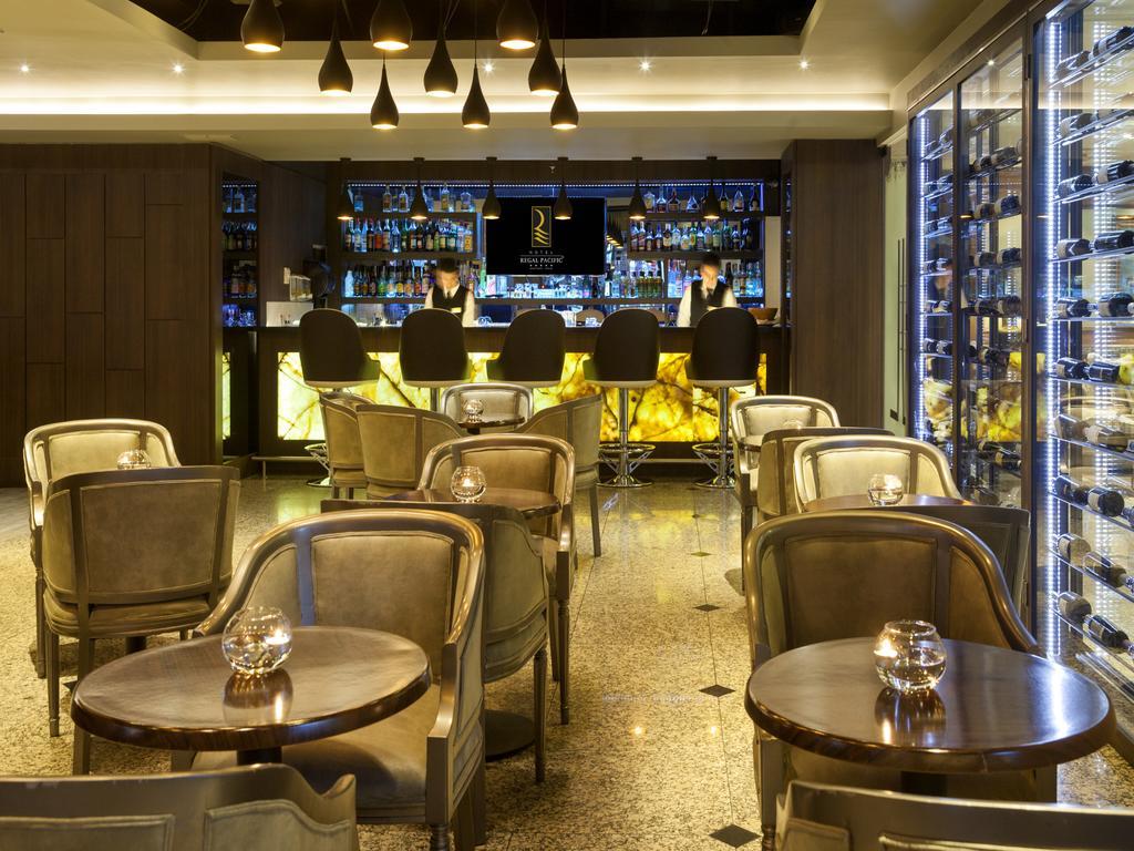 فندق ريغال باسيفيك سانتياغو المظهر الخارجي الصورة The bar at the hotel