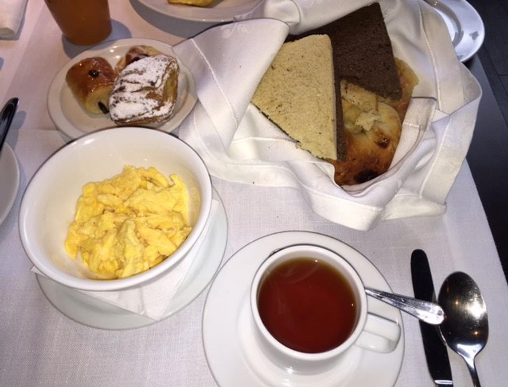 فندق ريغال باسيفيك سانتياغو المظهر الخارجي الصورة A typical breakfast at the restaurant