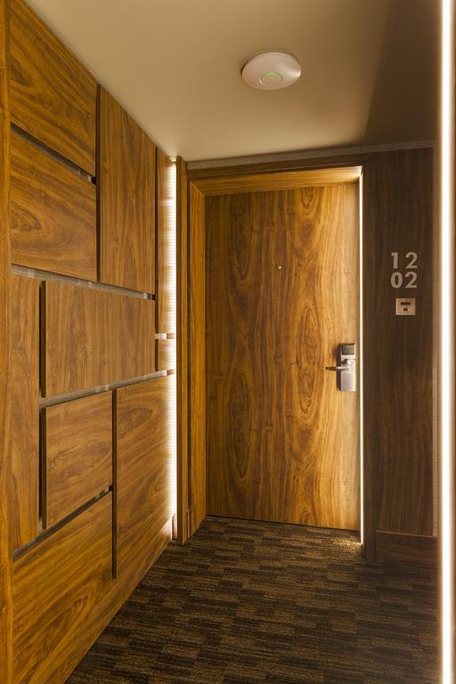 فندق ريغال باسيفيك سانتياغو المظهر الخارجي الصورة A door with a room number